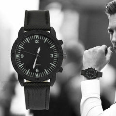 Men Watch New Retro Design Leather Band Analog Alloy Quartz Watch Mens new arrival in men wrist watches relogio masculino